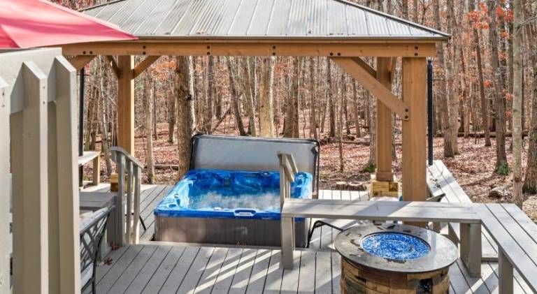 Spacious vacation home with hot tub | Pets are welcome — photo 3