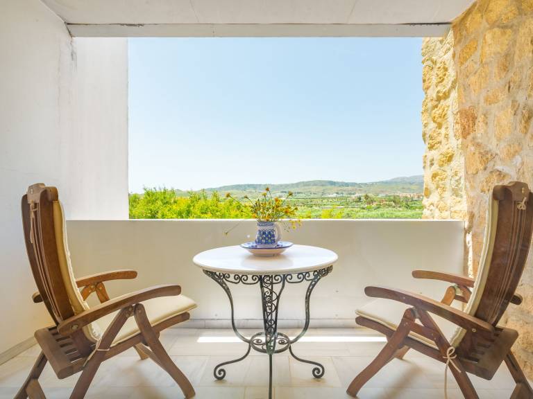 Fully equipped vacation home with private pool, patio & garden | Mountain view | Dogs allowed — photo 3
