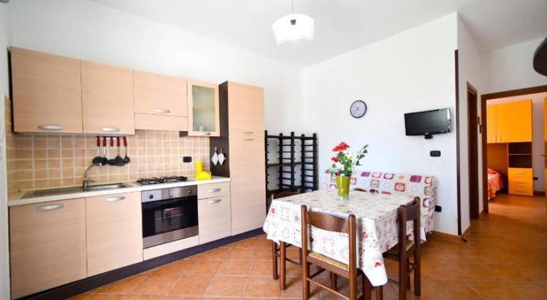 Serviced apartment with barbeque, garden & patio — photo 4