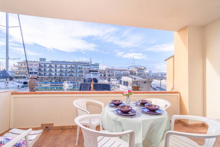 Fully equipped apartment with garden & terrace | Beach nearby | Pets are welcome in Roses