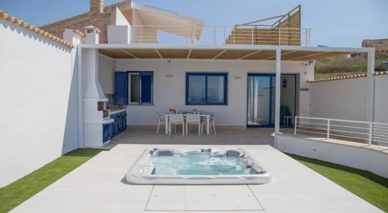 Charming villa with hot tub | Next to the beach | Pet-friendly — photo 3