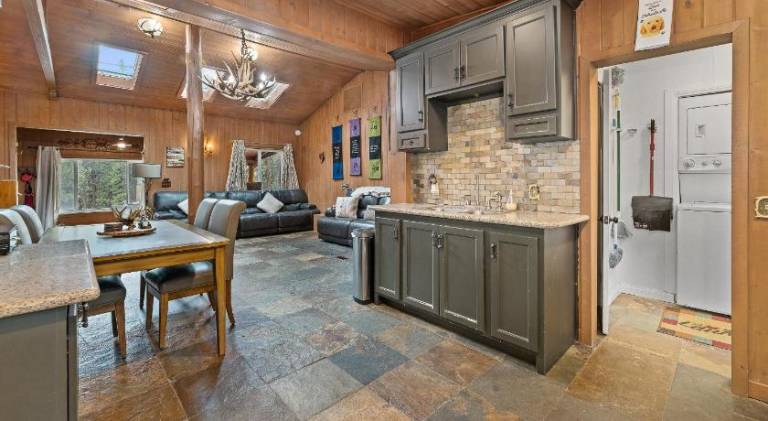House with patio, hot tub & barbecue — photo 5