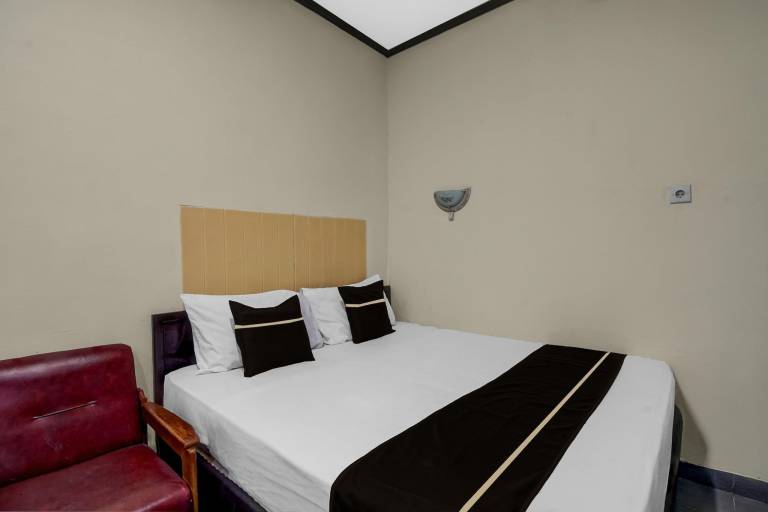 Spacious Deluxe Double Near Mall Ciputra