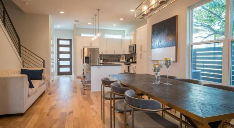 House with yard & BBQ in Austin, TX