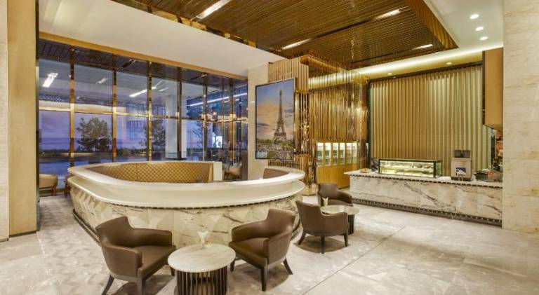 Serviced apartment with pool, patio & yard | Near Petronas Towers — photo 5