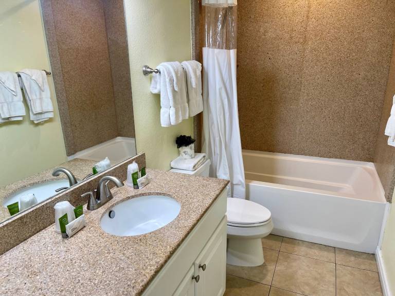 Condo with 1 room for 6 persons — photo 5