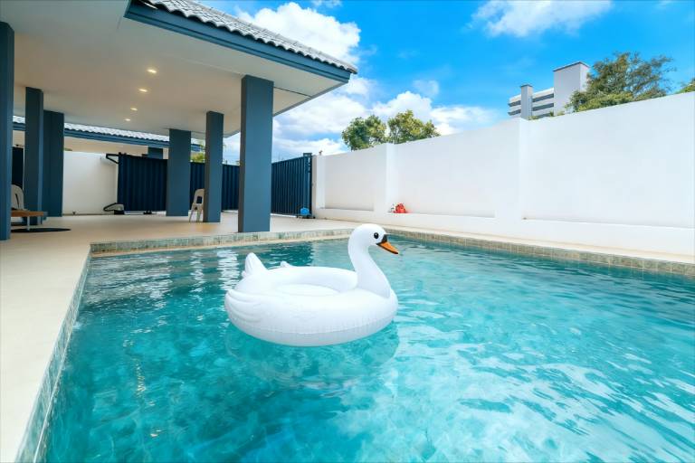 Wonderful villa with yard & pool | Water view | Good for workation | Pet-friendly in Pattaya
