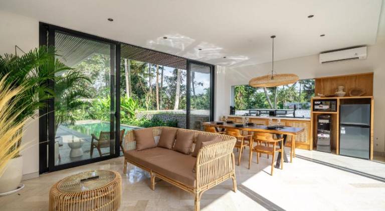 Villa with pool — photo 3