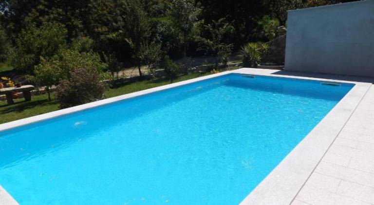 Ample house with private pool, garden & patio | Perfect for remote work | Dogs allowed in Braga