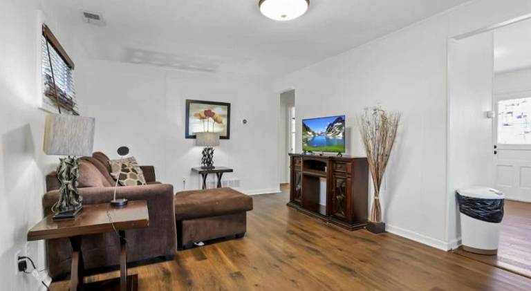 Vacation home with yard | Perfect for remote work | Dogs allowed — photo 2