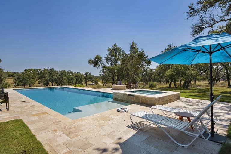 House with hot tub, yard & private pool | Suitable for remote work — photo 4