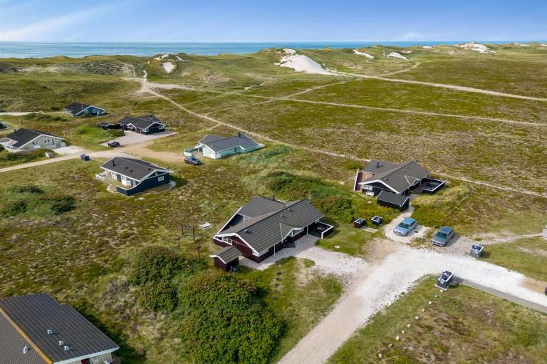 Family-oriented wonderful house with sauna, patio & jacuzzi | Beach nearby | Pets are welcome — photo 2