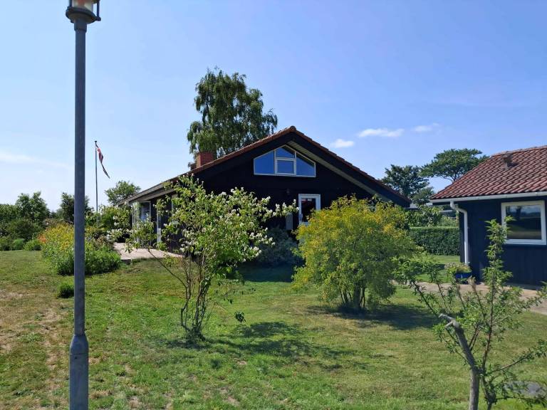 Family-friendly wonderful house with yard | Water view | Next to the beach | Pets allowed — photo 5