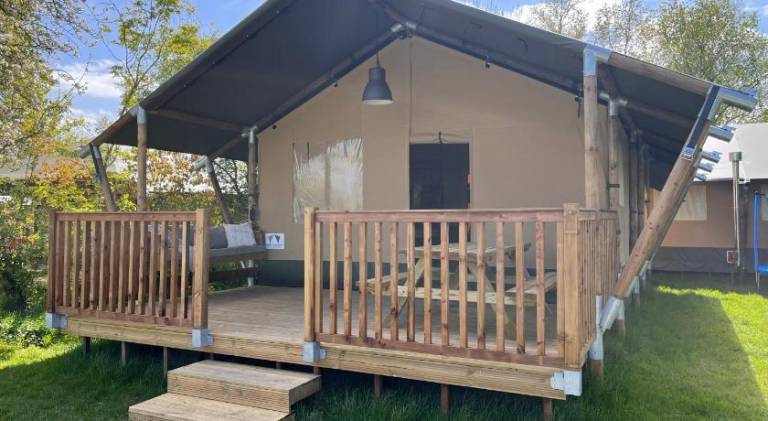 Safari Lodge Grou, luxe kamperen op een eiland! in Leeuwarden