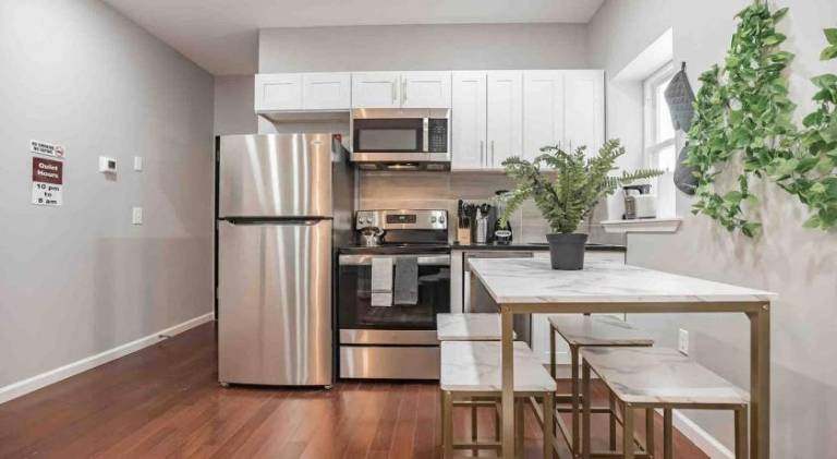 Rental apartment | Next to Love Park — photo 3