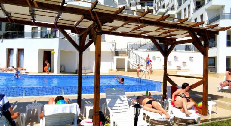 Apartment with terrace, pool & garden | Close to the beach | Pets allowed — photo 4