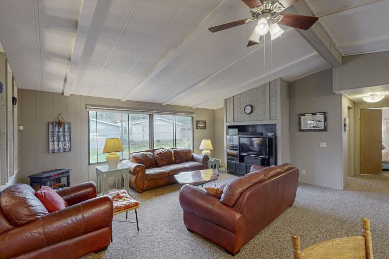 House Coos Bay