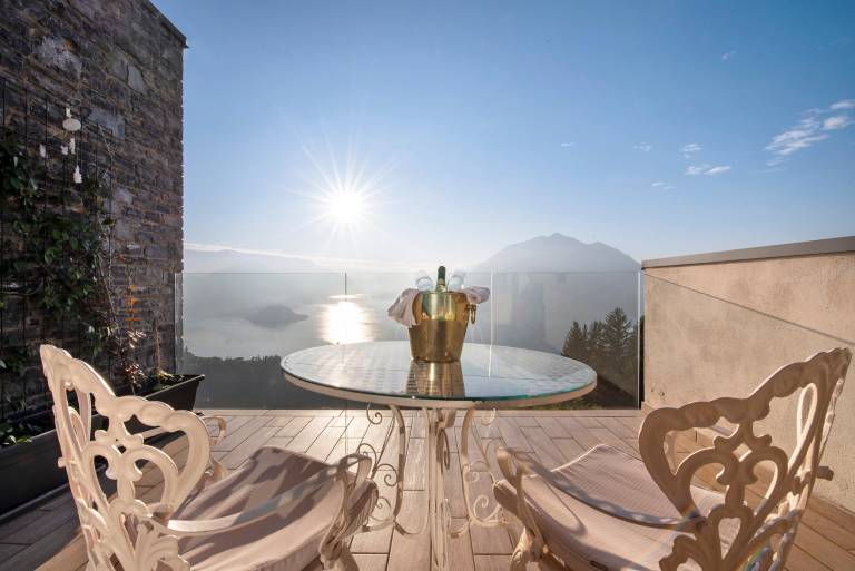 Vacation Home "Summer and Winter" with Lake View, Private Heated Indoor Pool & Wi-Fi — photo 4