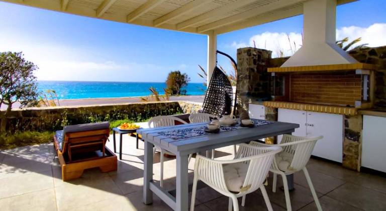 Fully equipped vacation home with patio, barbecue & yard | Dogs allowed — photo 2