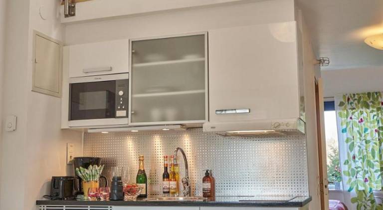 Holiday apartment with terrace & yard — photo 4