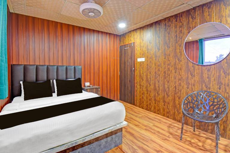 Hotel O Arya Inn Ambekar Chowk