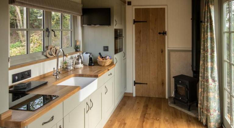 Luxury Shepherds Hut — photo 4
