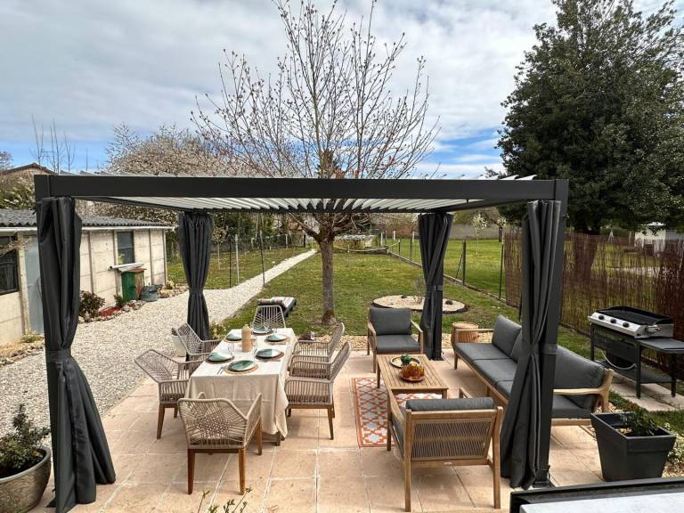 Gite with yard, BBQ & patio — photo 2