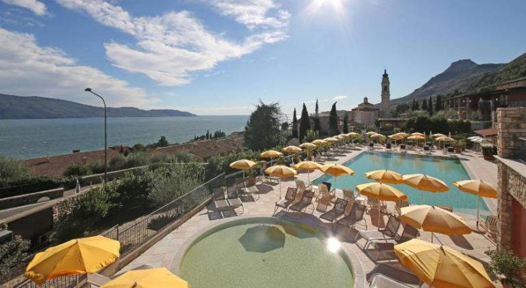 Charming serviced apartment with pool, garden & terrace | Close to the beach | Pets are welcome — photo 3