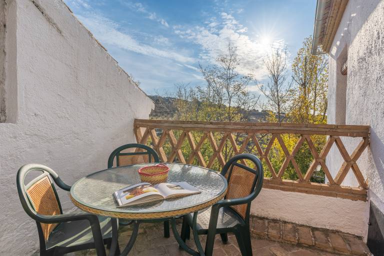 Apartment 'El Granero' with Mountain Views, Shared Pool and Wi-Fi in Granada