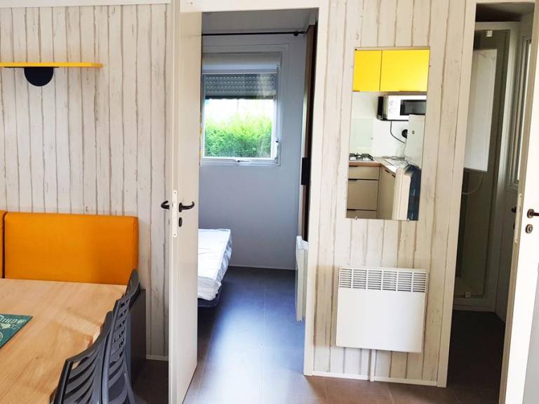 Family-friendly mobile home with patio & heated pool | Pet-friendly — photo 5