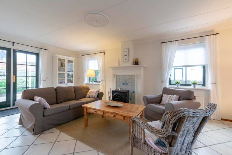 Children-friendly charming villa with terrace & yard | Pets are welcome — photo 2