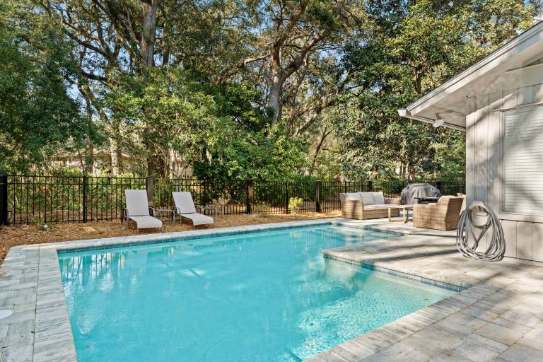 Family-friendly spacious house with private pool & BBQ | City view | Good for workation | Pet-friendly — photo 5