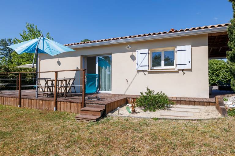 House with terrace, yard & barbecue | Garden view — photo 3