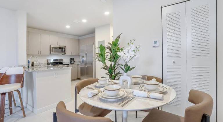 Beachside Bliss, 1BR Condo with Pool at Dania Beach — photo 3