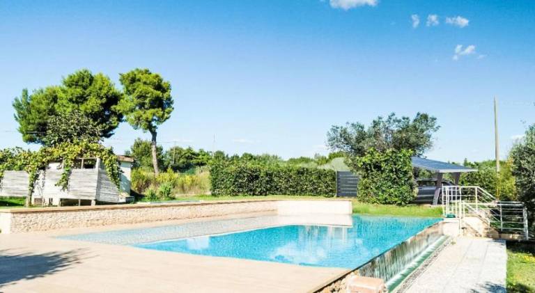 Vacation home with pool — photo 4