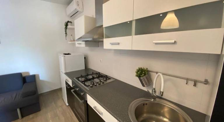 Beautiful apartment with yard, grill & patio | Beach nearby | Pets allowed — photo 4