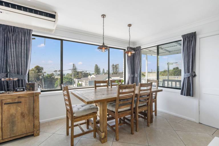 Apartment Crescent Head