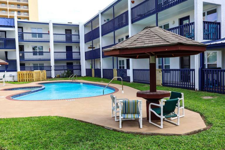 Fully equipped pleasant condo with pool & jacuzzi | Beach nearby | Pets allowed — photo 3