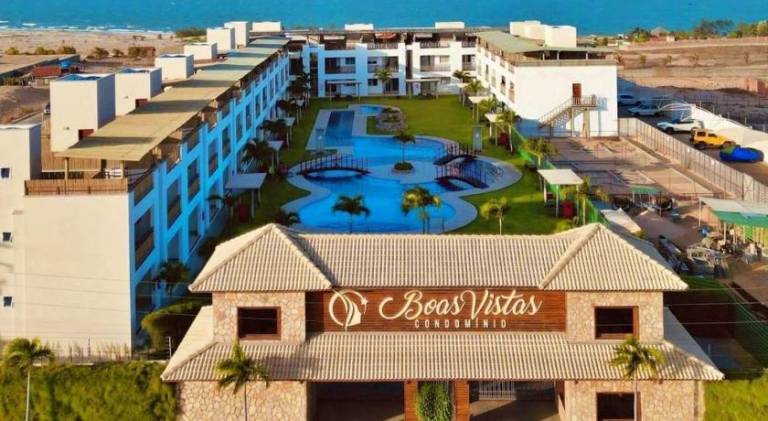 Serviced apartment with garden, pool & patio in Aracati