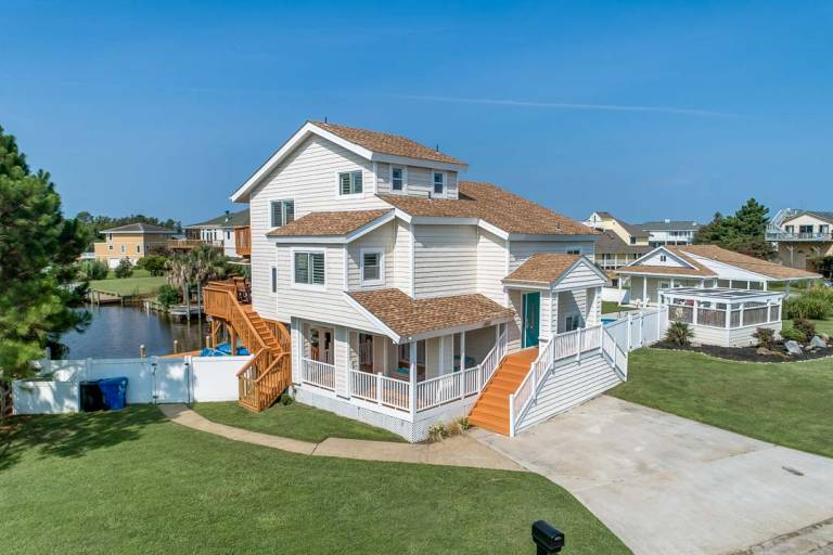Vacation home with barbecue & private pool — photo 2