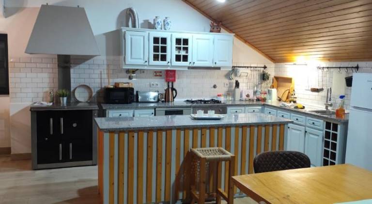 House with patio — photo 4
