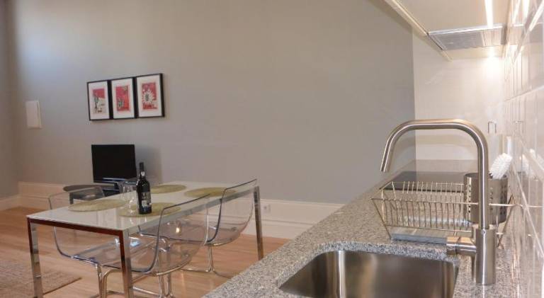 Apartment with patio — photo 3
