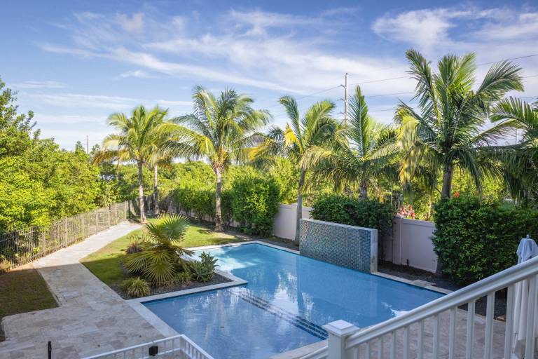 Spindrift House by Brightwild Huge Pool Dock — photo 2