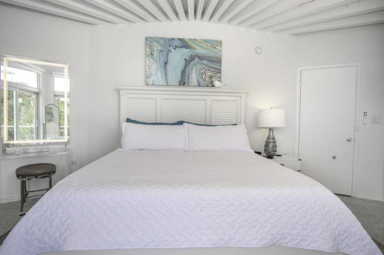Oceanfront Keys Escape Private Beach & Pool 3 Acres — photo 5