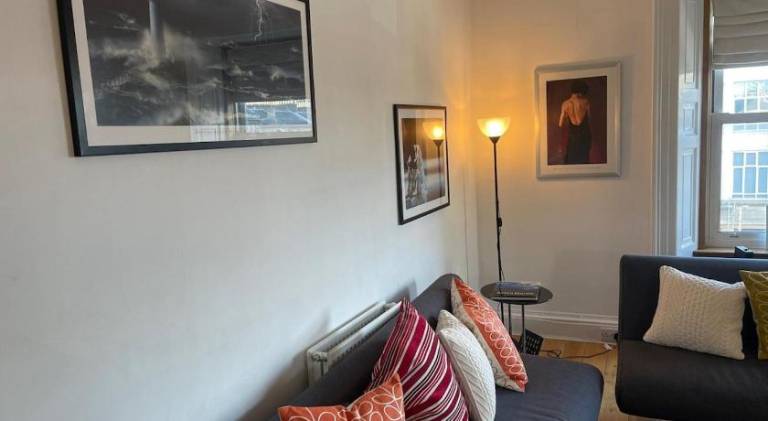 Beautiful apartment | Next to Edinburgh Castle | Dogs allowed — photo 2