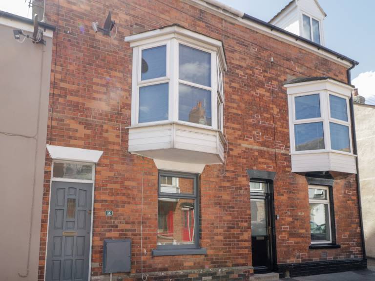 Family-oriented cottage with yard | Beach view | Beach nearby | Pet-friendly in Weymouth