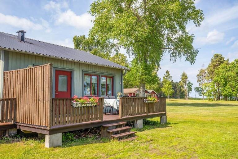 Vacation home with grill & terrace | Sea view in Borgholm