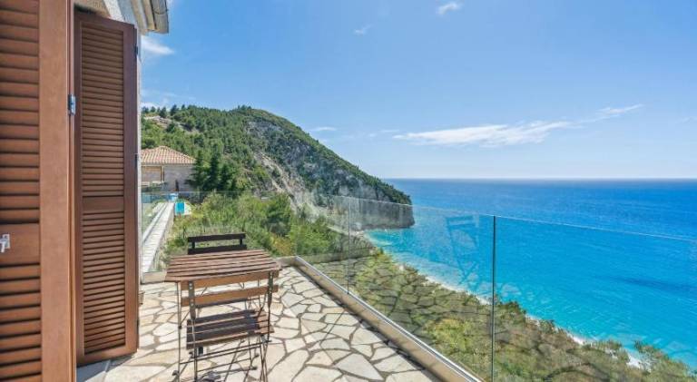 Villa with patio, barbeque & pool — photo 3