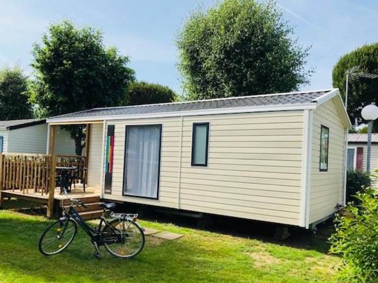 Nice mobile home with patio & heated pool | Pets are welcome — photo 4