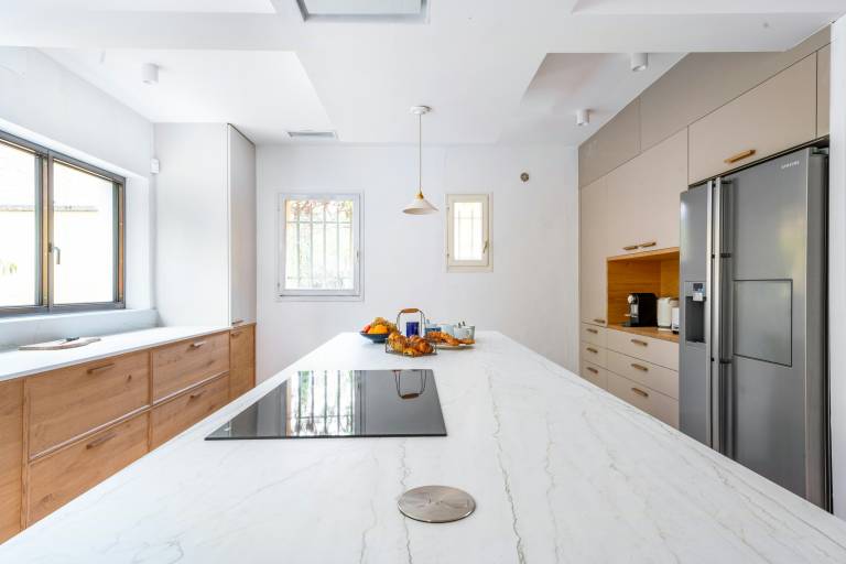 Child-friendly spacious house with yard, private pool & grill | Perfect for remote work | Pet-friendly — photo 4